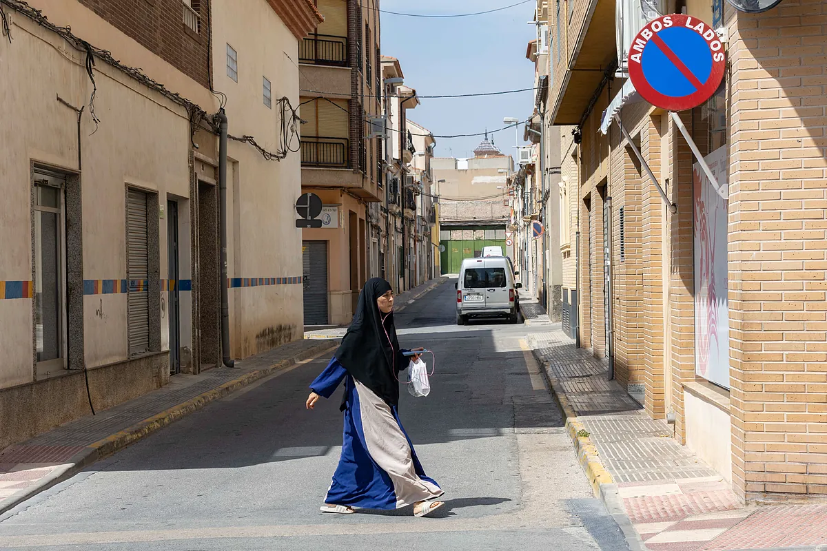 El Gobierno da un mes al Ayuntamiento de Jumilla para revocar el acuerdo de PP y Vox que impide rezos musulmanes en instalaciones deportivas - El Mundo