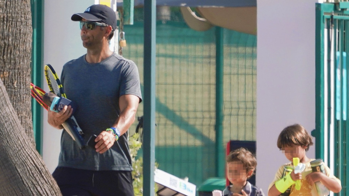 La 'mini escuela' de tenis de Fernando Verdasco con sus hijos en Sotogrande