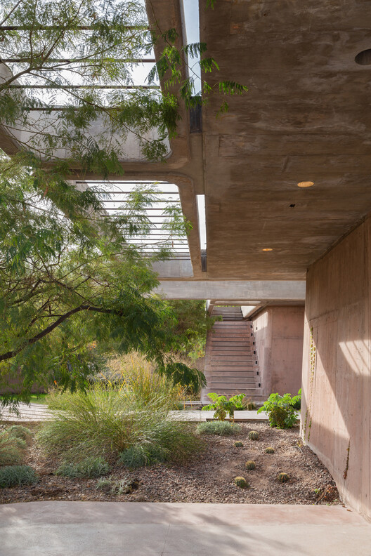OF. Brutal Honesty Mountain House / OF. Studio - Imagen 3 de 41