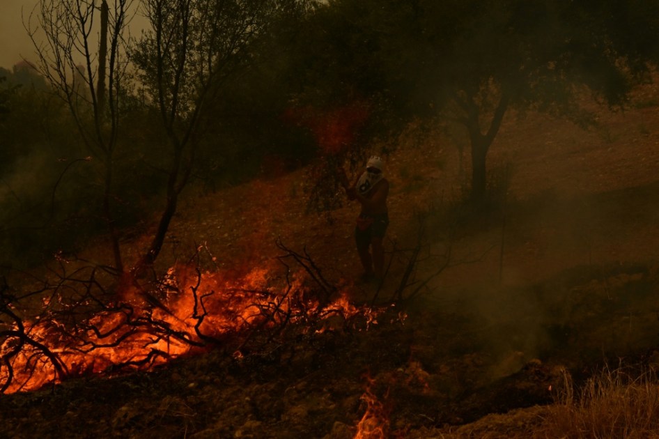 Grecia enfrenta más de 20 incendios en una jornada dificultada por los fuertes vientos