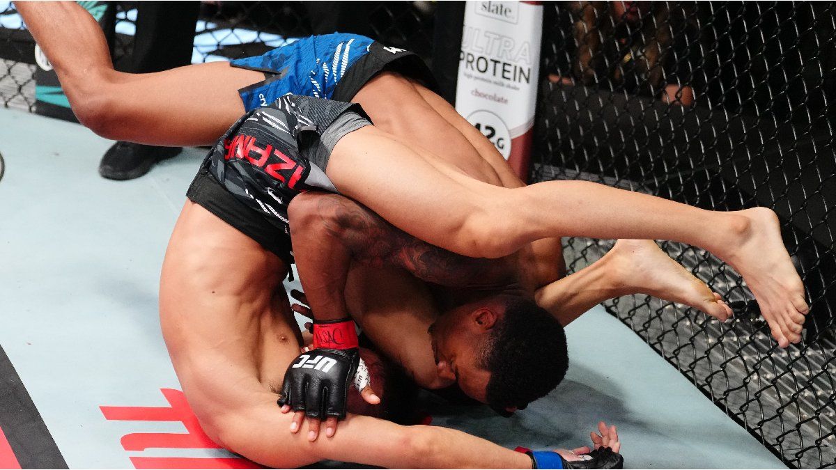 El tremendo nocaut por un slam contra el piso que sorprendió a los fanáticos de UFC