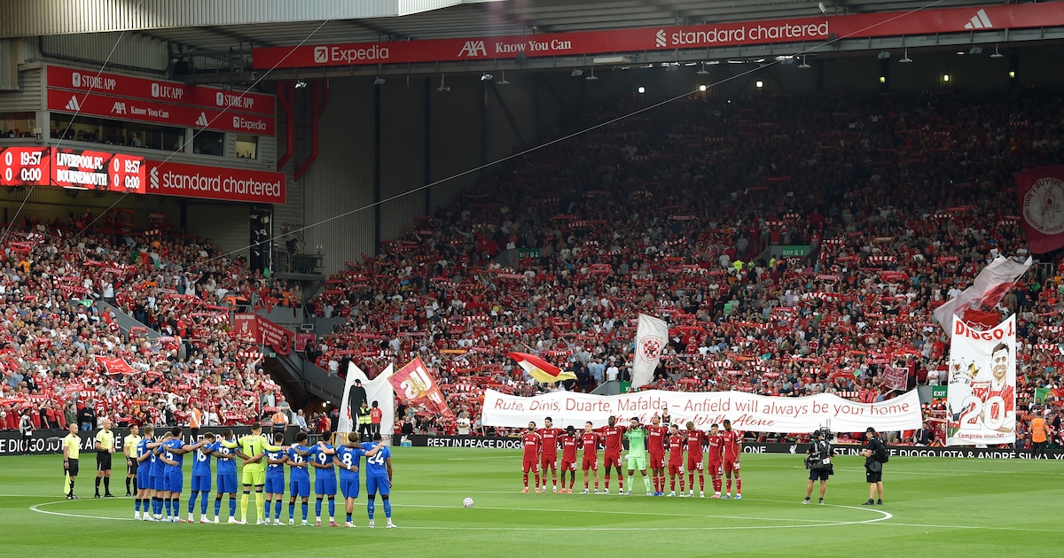 El conmovedor minuto de silencio en homenaje a Diogo Jota en Anfield antes del primer partido del Liverpool por la Premier League