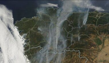La NASA desvela cómo la devastación de los incendios cubre de humo casi toda Galicia - La Voz de Galicia