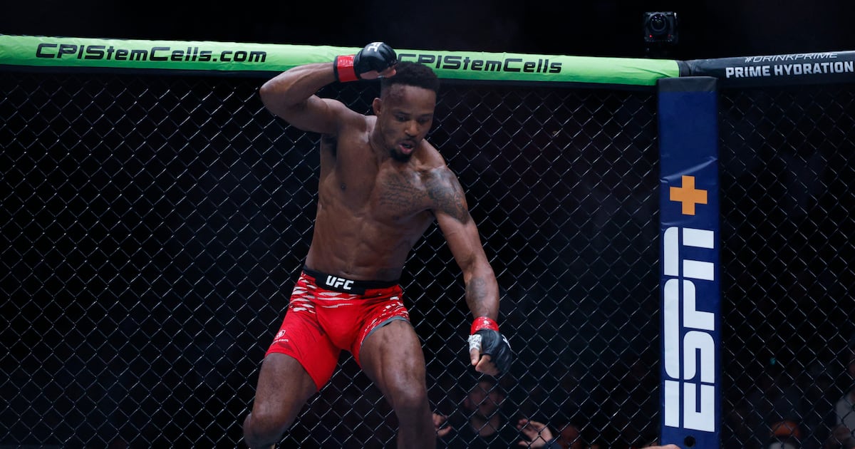 El terrible debut de una estrella de la MMA en la UFC: sufrió “uno de los nocauts más increíbles jamás vistos”