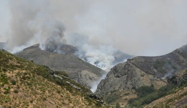 Una lengua de fuego amenaza la vertiente leonesa de los Picos de Europa y alcanza Cantabria: 10 pueblos desalojados - El Mundo