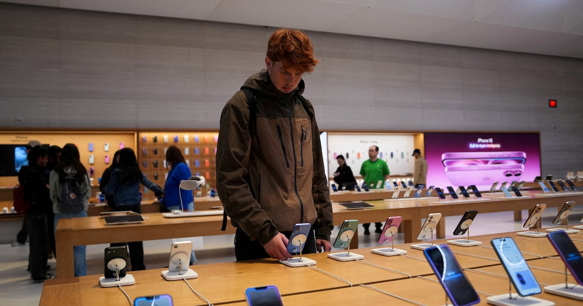 Furor por el iPhone 17: fecha de lanzamiento, características y precio del próximo producto estrella de Apple