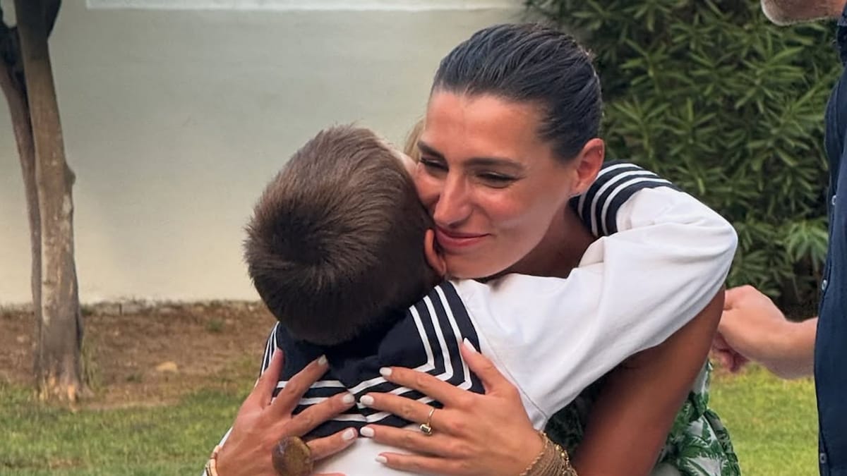 Eugenia Osborne reúne a toda su familia en un emotivo día para celebrar la Comunión de su hijo en Jerez