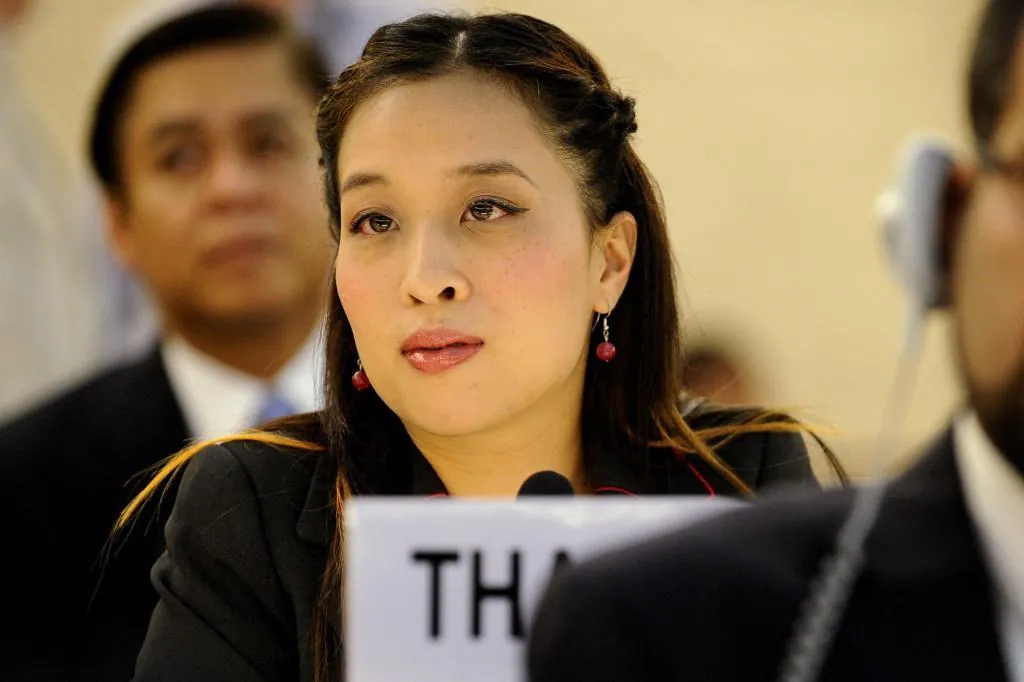 Preocupación máxima por la princesa Bha, hija mayor del rey de Tailandia en coma desde hace años, mientras los médicos luchan por estabilizarla - El Mundo