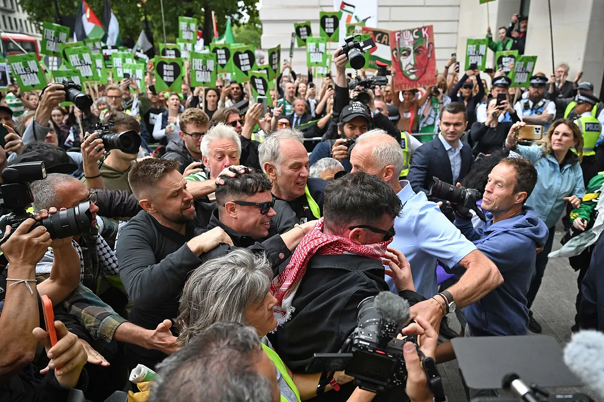 Rebelión cultural contra Starmer por incluir como organizaciones terroristas a activistas palestinos: "El carnaval de la distracción del Gobierno continúa" - El Mundo