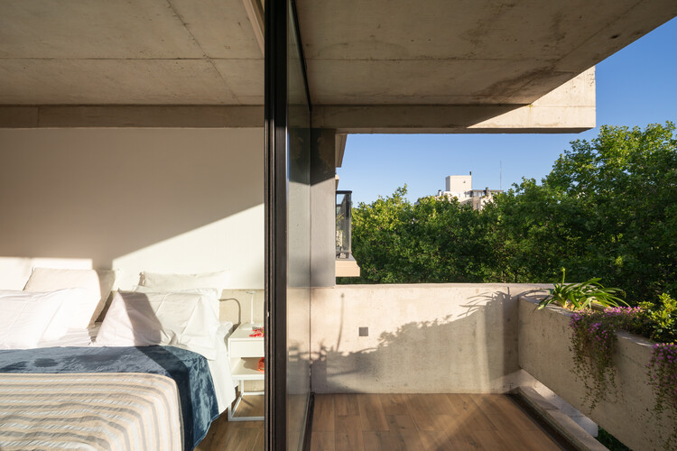 Edificio Avellaneda 1539 / BTE-ARQ - Fotografía interior, Dormitorio, Concreto, Balcón