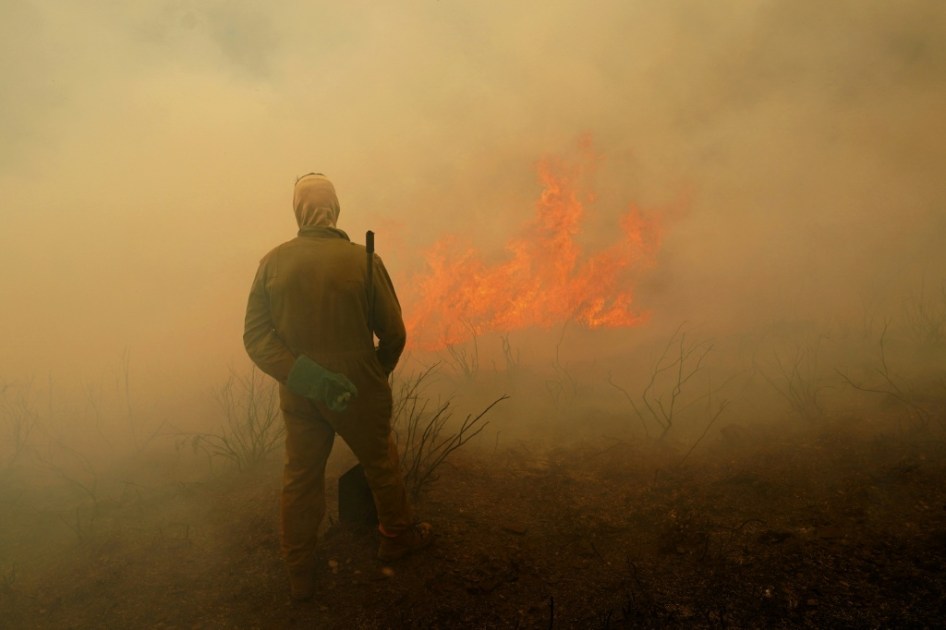 España investiga si hubo falta de planes de prevención en municipios afectados por los incendios