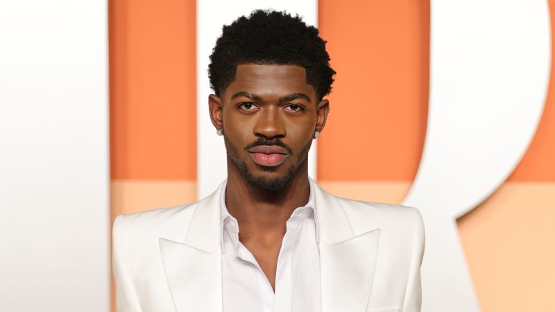 El rapero Lil Nas X fue arrestado por agresión a un policía