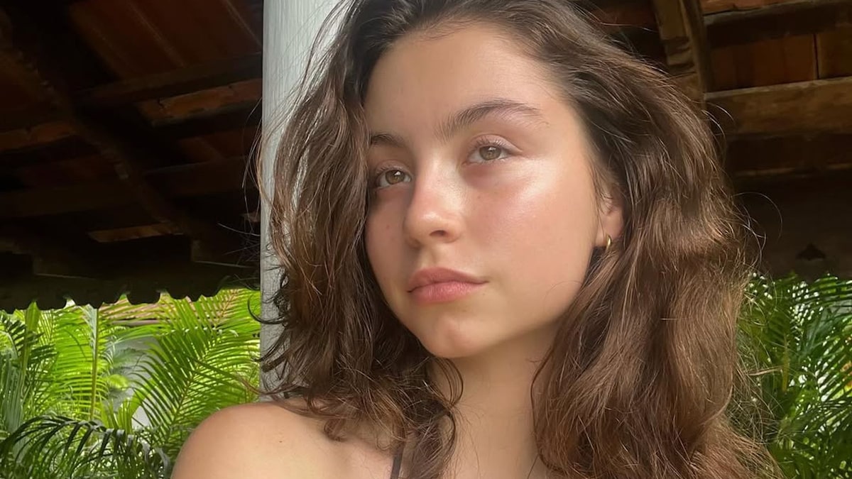 Carys Douglas presume de tipazo en bikini con una preciosa imagen en plena naturaleza