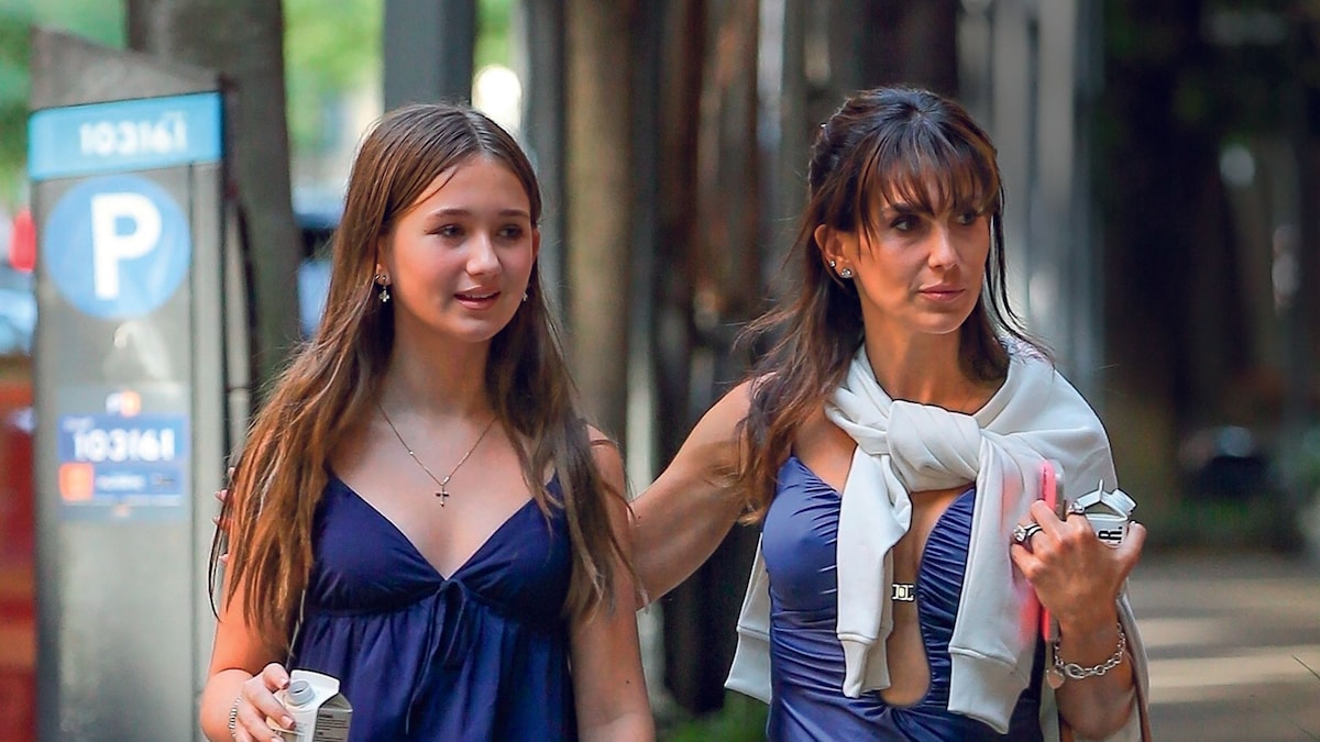'socia', amiga e idéntica a su madre, Hilaria