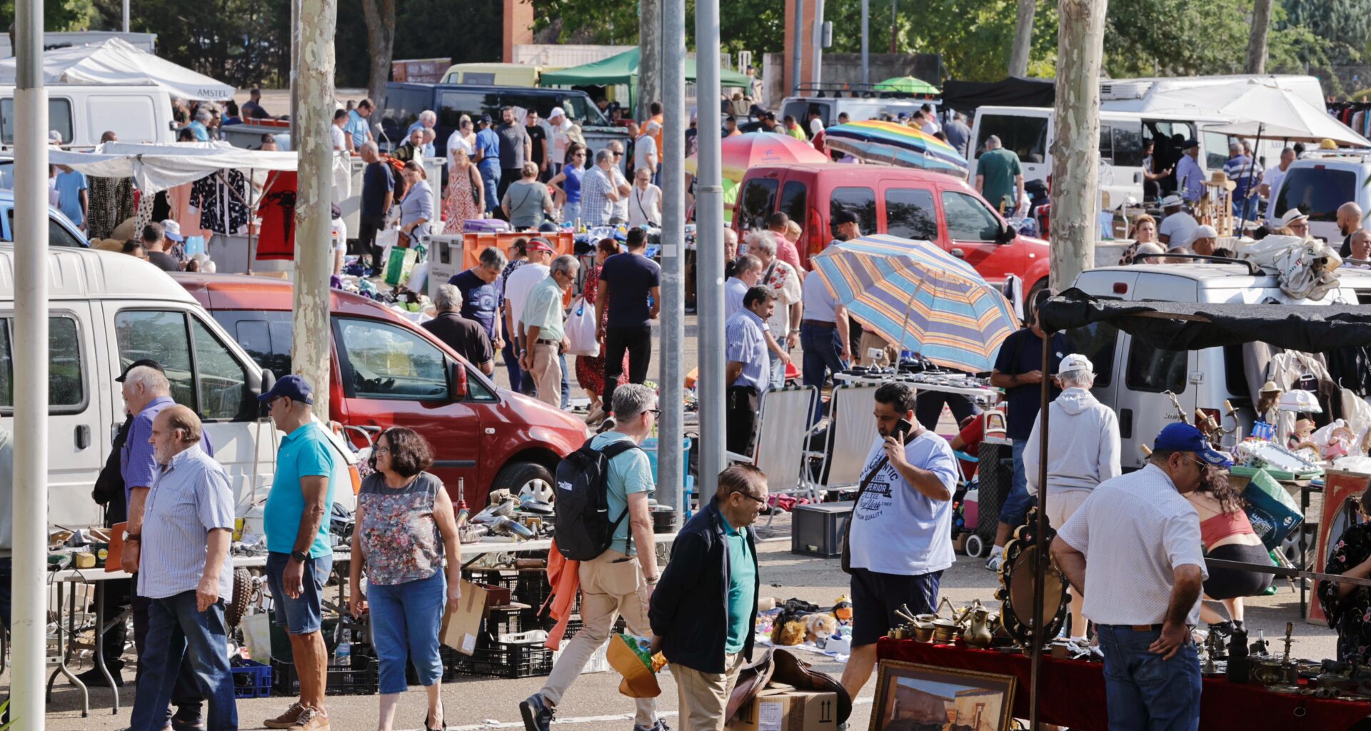 El mercadillo de domingos y festivos y el rastro se trasladan al estacionamiento del Estadio José Zorrilla durante la celebración de las fiestas en honor de la Virgen de San Lorenzo