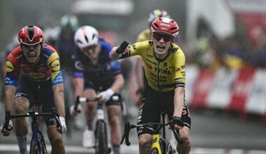 Vingegaard emerge bajo la lluvia de Limone Piemonte y se enfunda el maillot rojo | Ciclismo