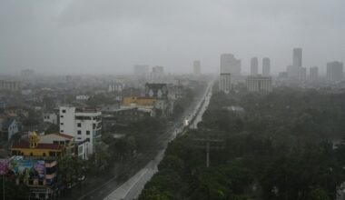 El tifón Kajiki azota Vietnam, deja un muerto y obliga a evacuar a miles de personas