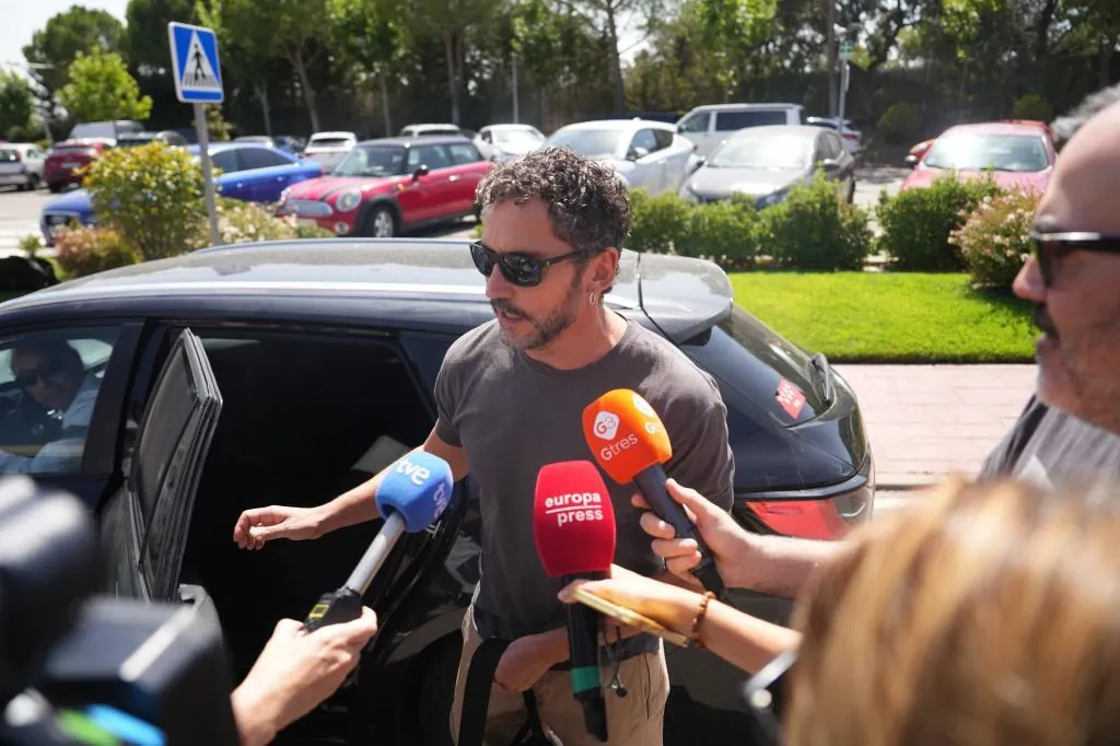 Silencio y conmoción en la despedida más íntima de Verónica Echegui: "No nos lo podemos creer" - El Mundo