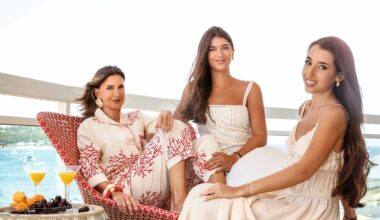 Lydia y María Monfort nos abren las puertas de su original casa de verano en Ibiza junto a su madre, Carmen Matutes