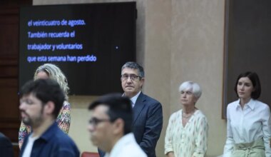 El PSOE ridiculiza la propuesta del PP para controlar a los pirómanos: "Pulsera debían haber tenido algunos para saber dónde estaban en vez de combatiendo los incendios" - El Mundo