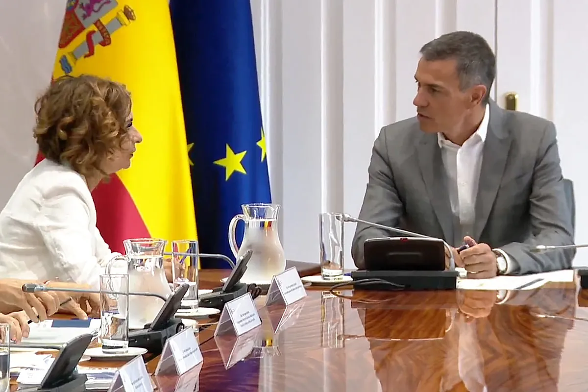 Rebelión autonómica contra los privilegios del PSOE para Cataluña con la inmigración y la financiación - El Mundo
