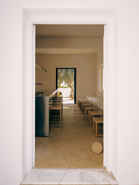 Concept Store & Bar 1OAM apotheke / Studio Andrew Trotter + Eva Papadaki - Imagen 11 de 21
