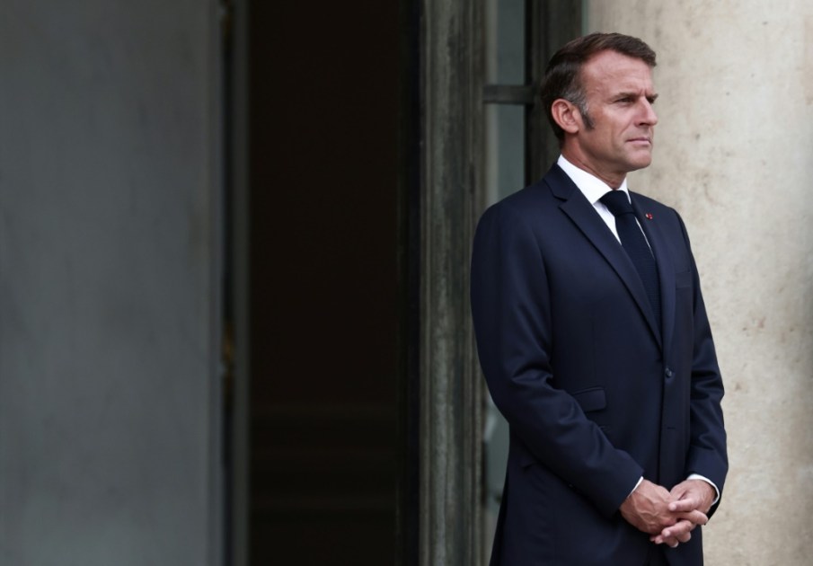 El presidente francés da su "total apoyo" al primer ministro ante la moción que podría tumbar su gobierno