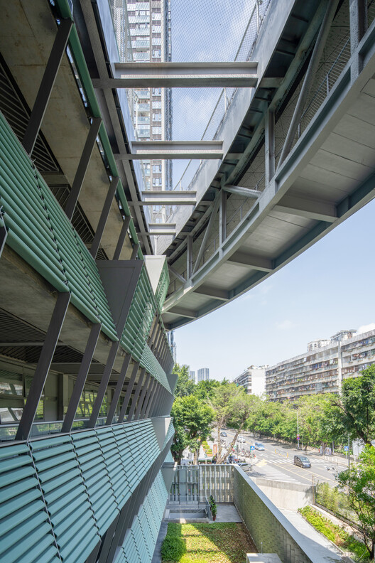 Escuela secundaria de Arte de Shenzhen / O-office Architects - Fotografía interior, Vidrio, Balcón, Acero