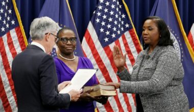 Gobernadora de la Fed Lisa Cook demanda a Trump por intentar despedirla