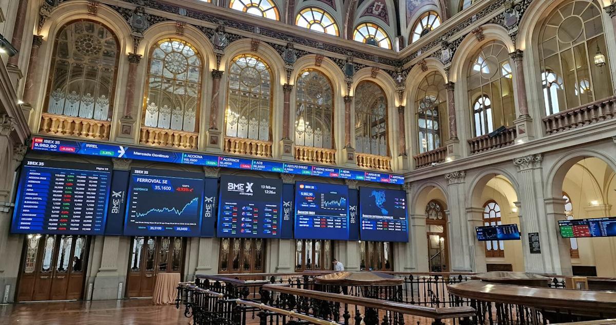 El Ibex 35 baja lastrado por los bancos, pero aguanta los 15.000 puntos