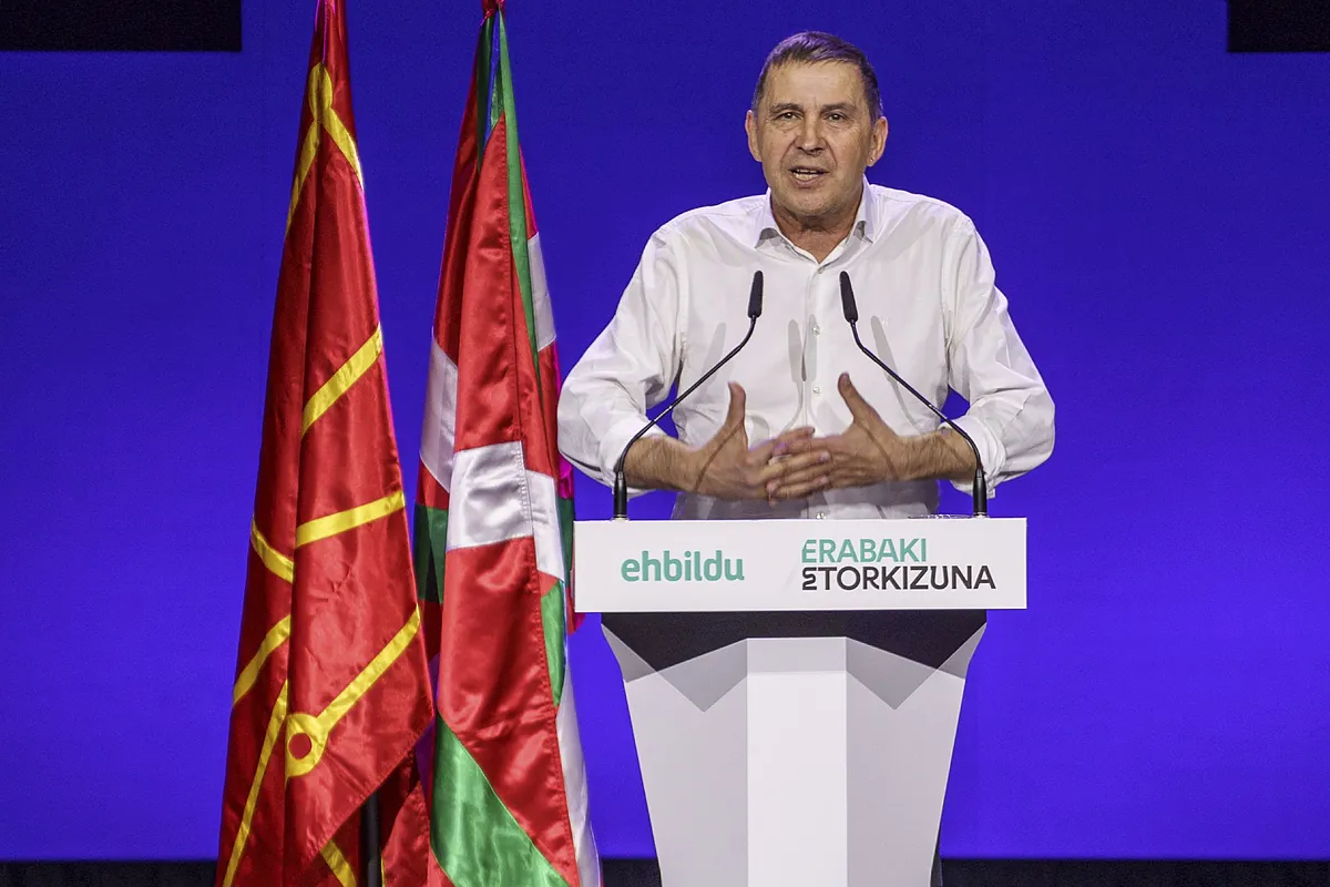 Otegi reafirma su fidelidad a Sánchez y anuncia "toda la voluntad del mundo" para aprobar los presupuestos - El Mundo