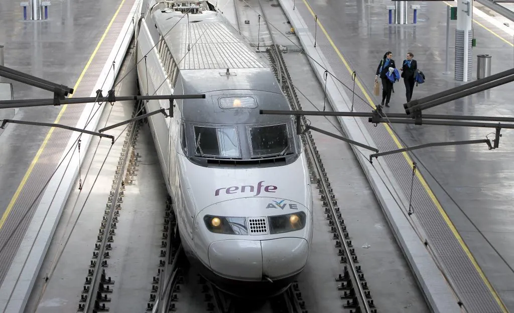 La letra pequeña del adiós al Avlo entre Madrid y Barcelona: menos frecuencias y precios hasta un 10% más caros - El Mundo