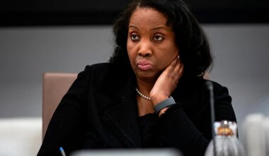 Lisa Cook, la gobernadora de la Fed que lucha contra Trump - Expansión