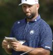 Jon Rahm firmó una vuelta espectacular de 60 golpes en Indianápolis para coronarse campeón del circuito LIV por segundo año consecutivo, superando a Joaquín Niemann y embolsándose un premio de 18 millones de dólares.