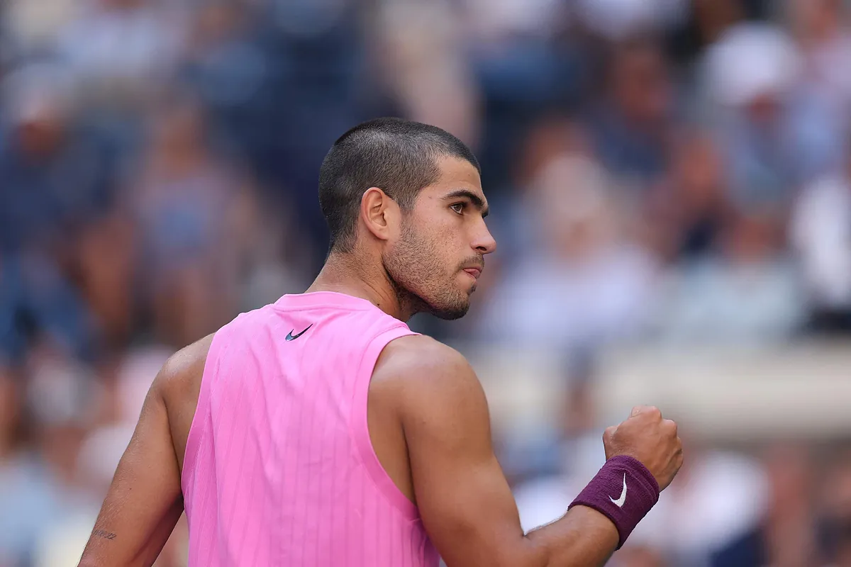 Alcaraz se quita de encima un día incómodo y ya está en cuartos de final del US Open - El Mundo