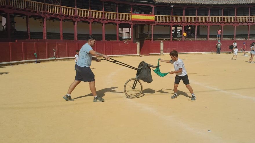Los pequeños disfrutan a lo grande en el encierro infantil de las fiestas de San Agustín de Toro