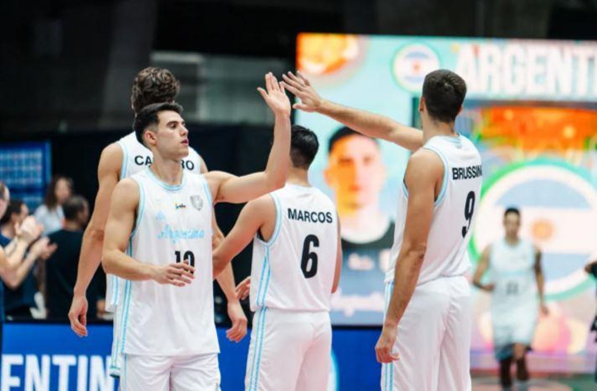 Los jugadores de Argentina, durante el partido ante República Dominicana