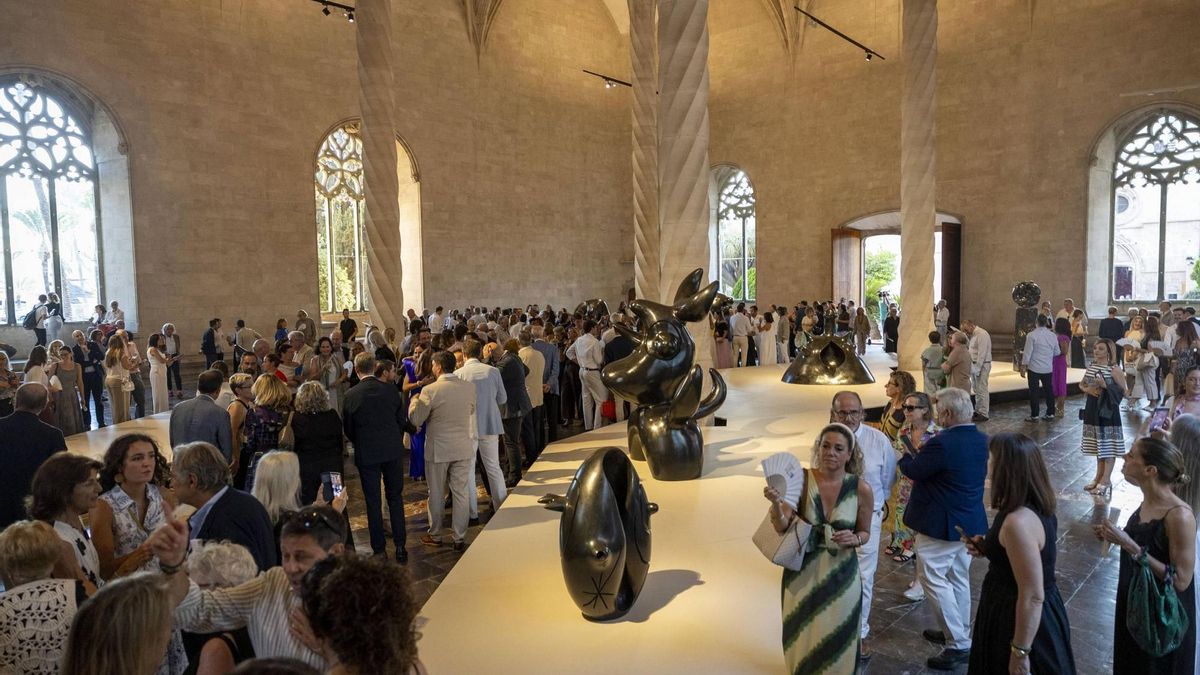 Un momento de la inauguración de la muestra de la Llotja
