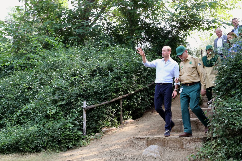 El príncipe Guillermo en un bosque en Paquistán