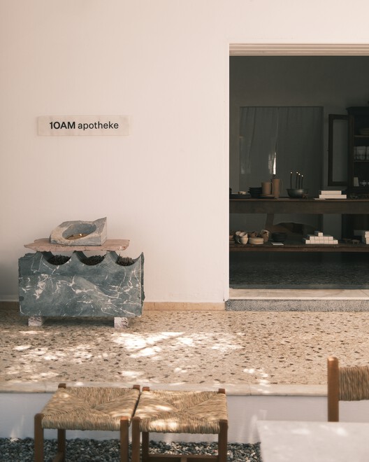 Concept Store & Bar 1OAM apotheke / Studio Andrew Trotter + Eva Papadaki - Imagen 6 de 21