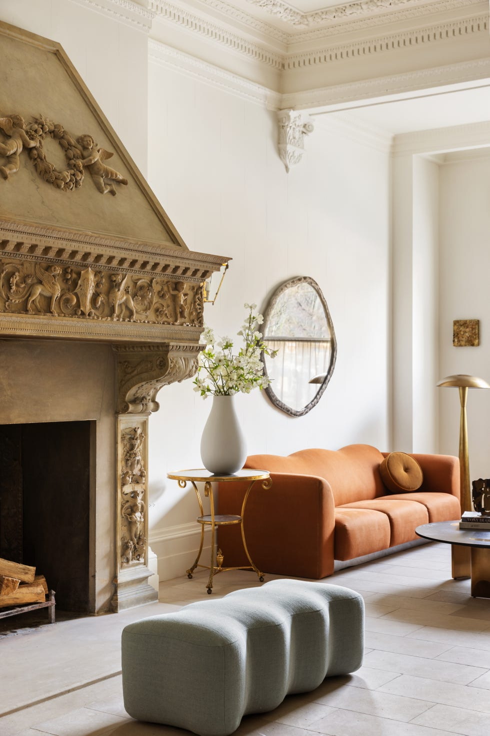 recibidor casa de lujo con escalera