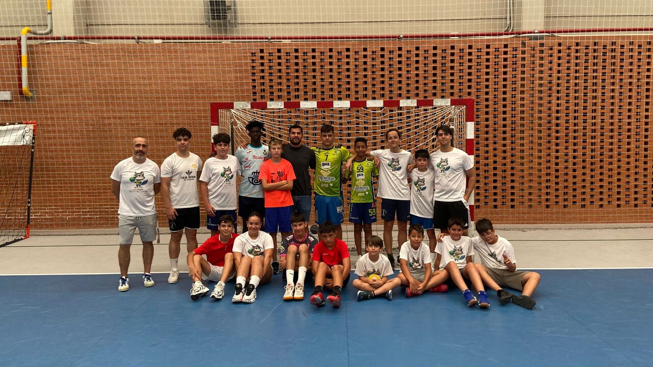 El Balonmano Zamora apuesta por la formación y la ilusión de su cantera durante el verano