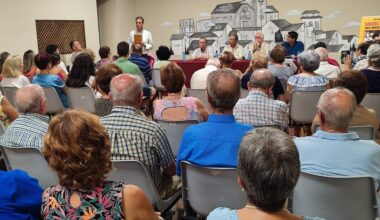 Lleno absoluto en la presentación del libro 'Sánchez Puerto, tres líneas con arte' en Cabezarrubias del Puerto