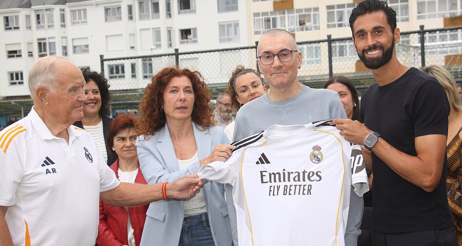 Emotivo homenaje a Kiko Rey con Álvaro Arbeloa como testigo