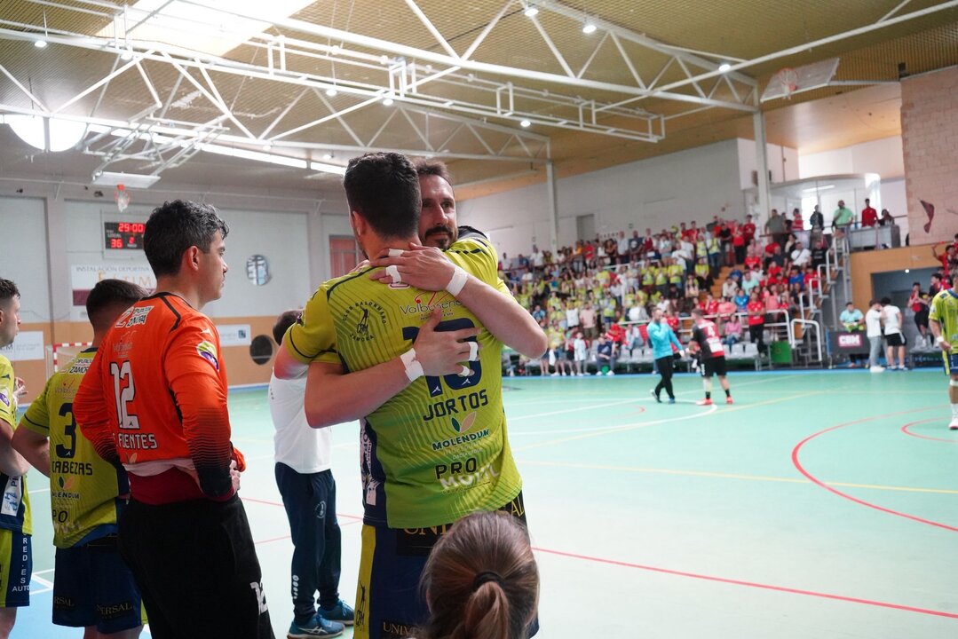 El BM Zamora asegura la continuidad de Fer y Jortos