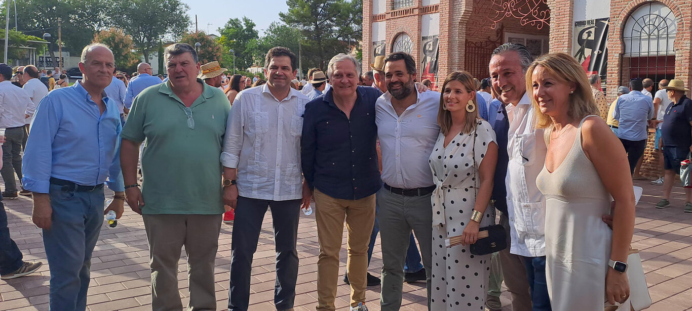 Valverde reafirma el apoyo de la Diputación de Ciudad Real a la tauromaquia y al sector ganadero