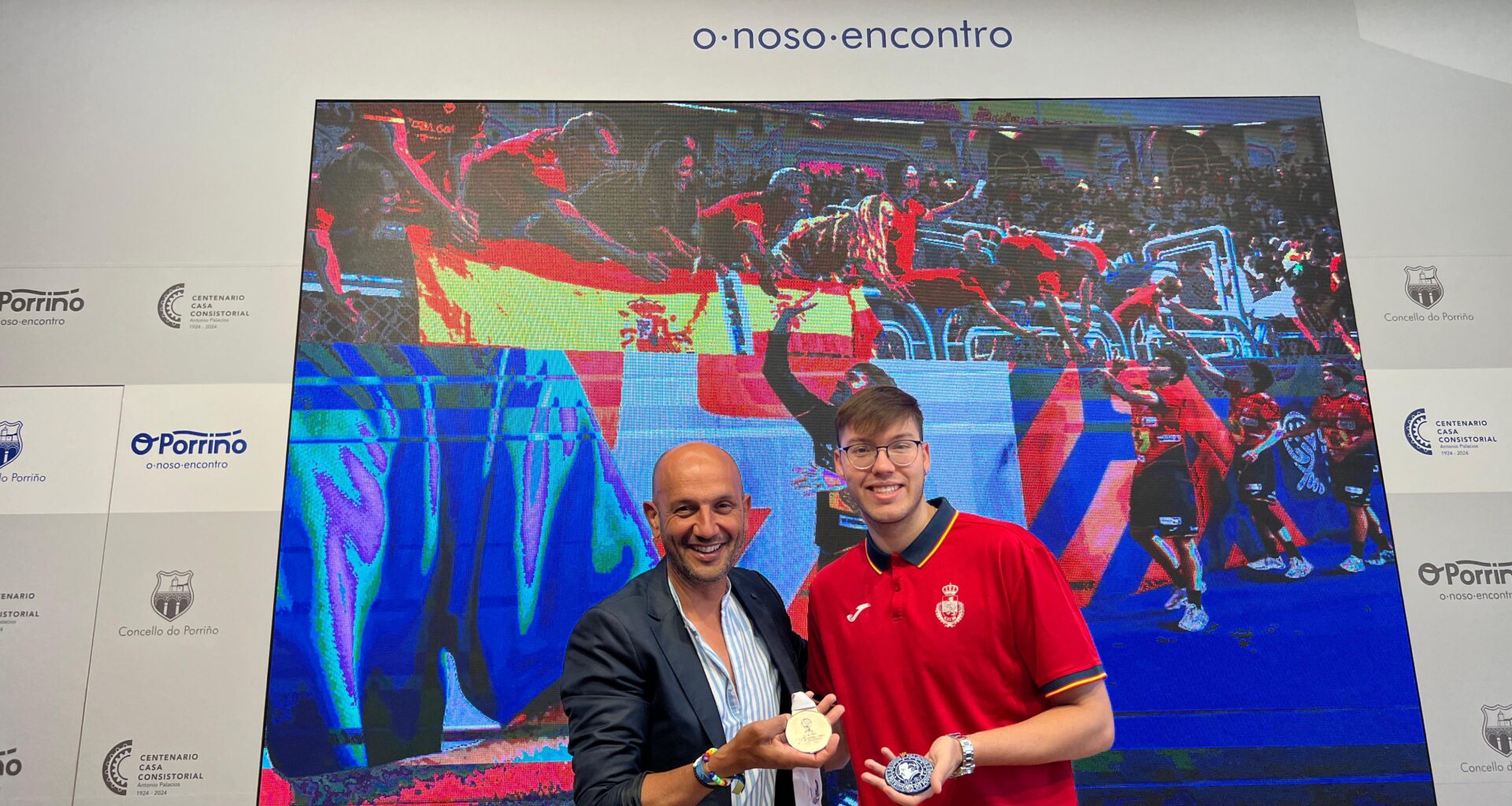 Nico Giráldez, subcampeón mundial, recibido como un héroe en O Porriño