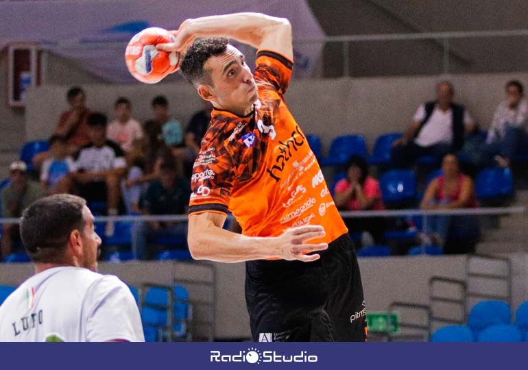 El BM Torrelavega se estrena con victoria en el Torneo Internacional de Clubes Cantabria Infinita