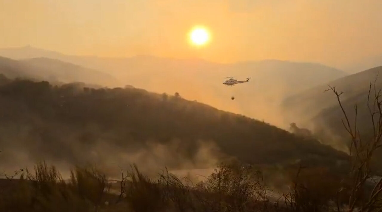 🔴 Última hora | El incendio de Porto mantiene el nivel de gravedad con 60 medios trabajando y el viento como principal enemigo