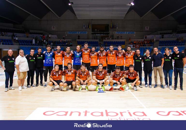 El BM Torrelavega cae en los penaltis en la final del Torneo Cantabria Infinita ante el Bietighein
